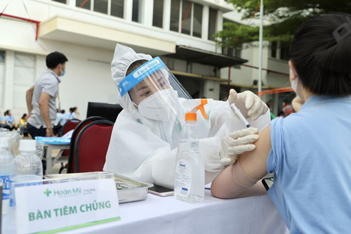 Sản xuất vắc-xin theo công nghệ Nga, Mỹ và Nhật - Ảnh 1.