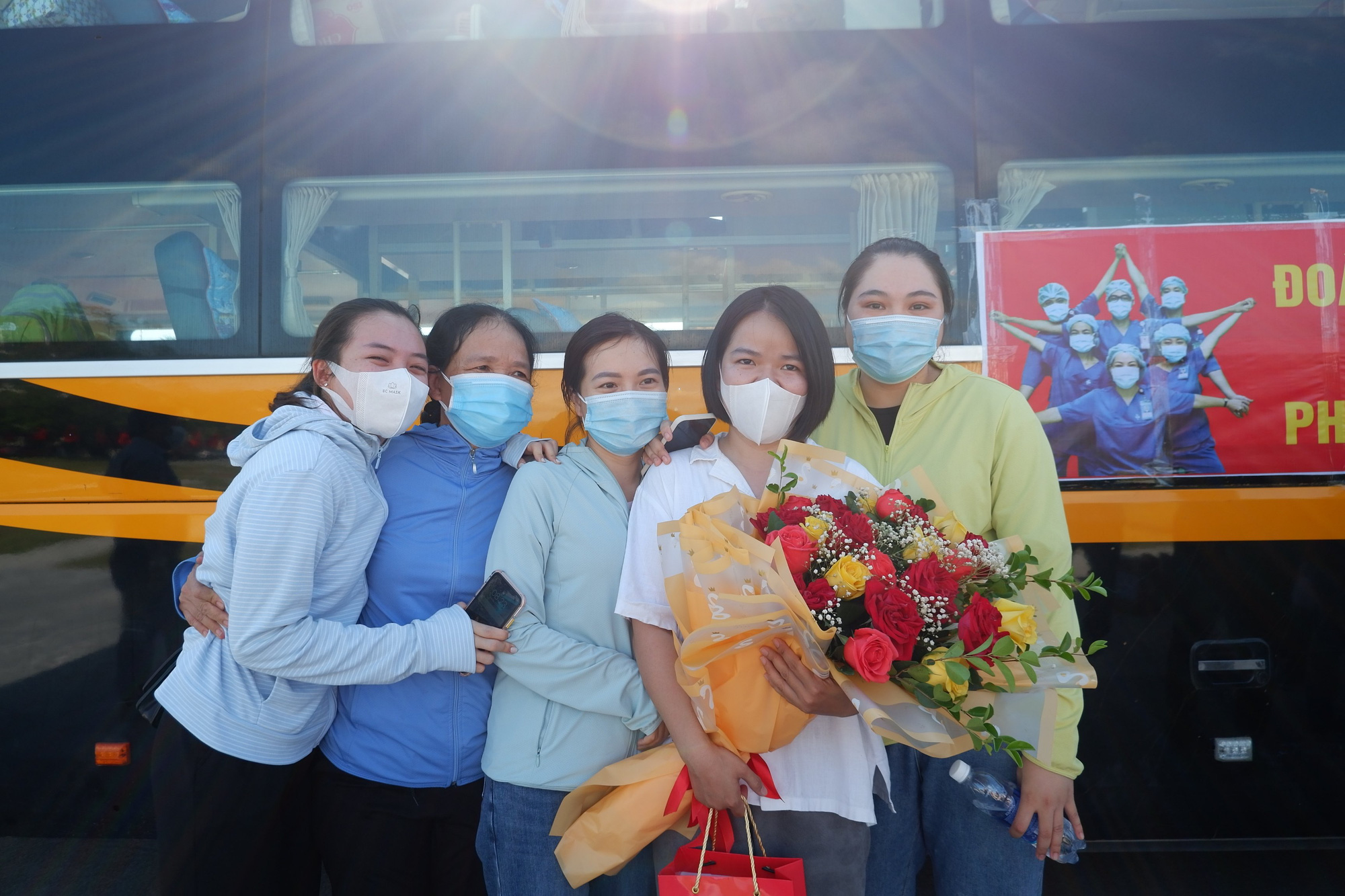 Quảng Bình chi viện 29 y bác sĩ vào TP HCM chống dịch