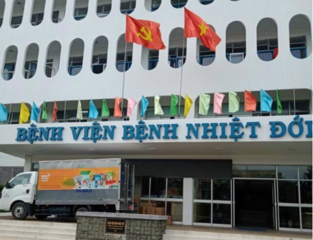 TTC và DHA tặng nhu yếu phẩm cho bệnh viện điều trị Covid-19 và người dân gặp khó khăn