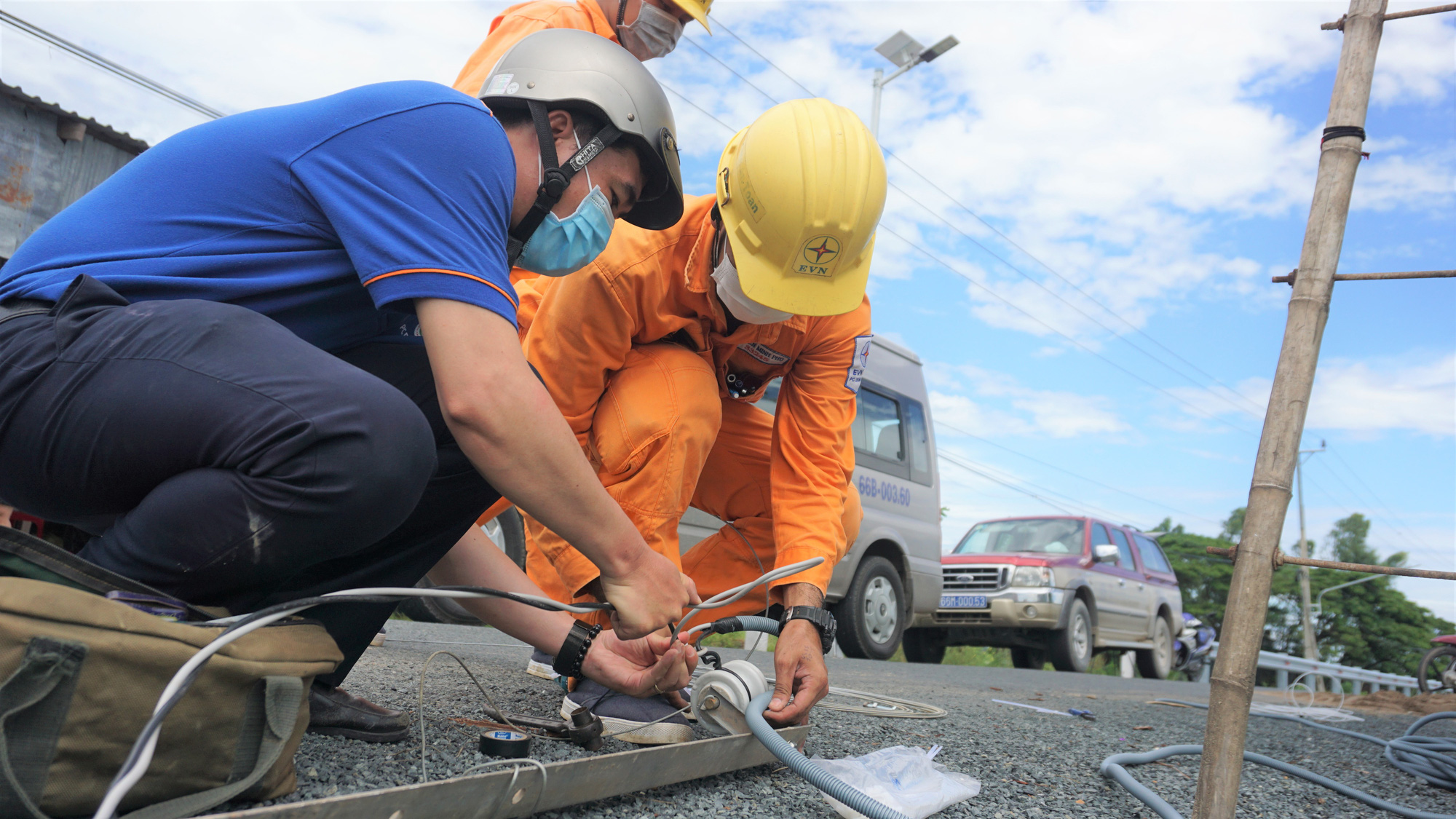 Tổng Công ty Điện lực miền Nam tăng cường hướng dẫn phòng tránh tai nạn điện mùa mưa bão
