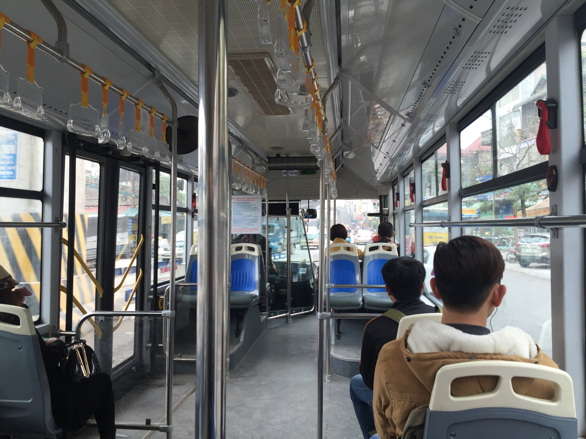 Dự &aacute;n xe bu&yacute;t nhanh BRT H&agrave; Nội c&oacute; sai phạm hơn 43 tỉ đồng, vắng kh&aacute;ch - Ảnh 2.