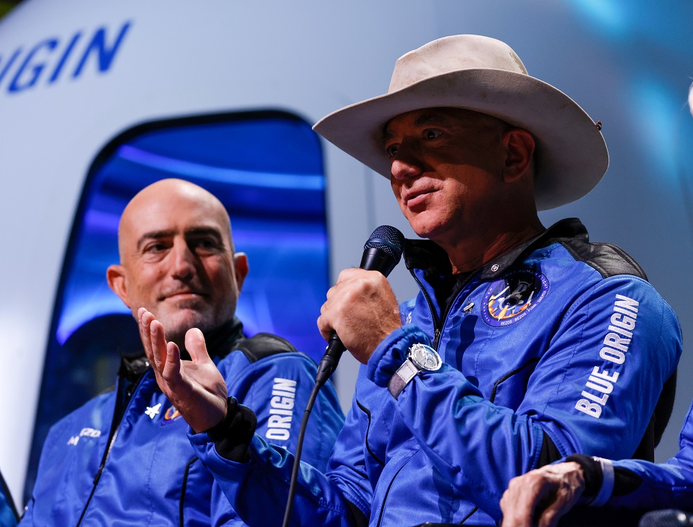 Cạnh tranh tỉ phú Musk, tỉ phú Bezos "chơi sộp" với NASA