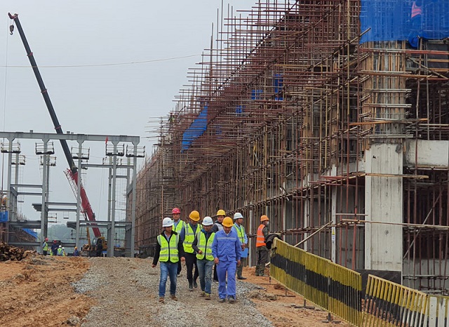 Giá thép tăng sốc, nhiều dự án bất động sản ngưng thi công - Ảnh 1. Giá thép tăng sốc, nhiều dự án bất động sản ngưng thi công - Ảnh 1.