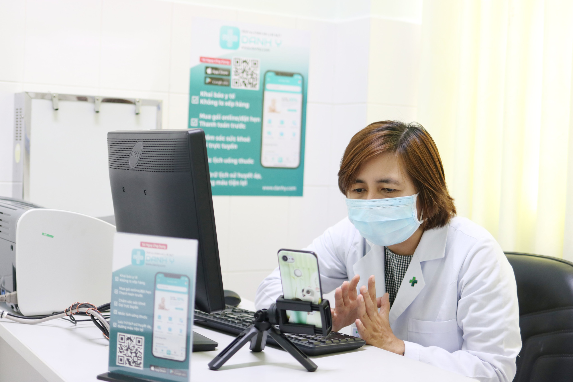 Kh&aacute;m bệnh từ xa v&agrave; kh&aacute;m tận nh&agrave; - xu hướng chăm s&oacute;c sức khỏe an to&agrave;n v&agrave; tiện lợi thời điểm dịch bệnh - Ảnh 2.