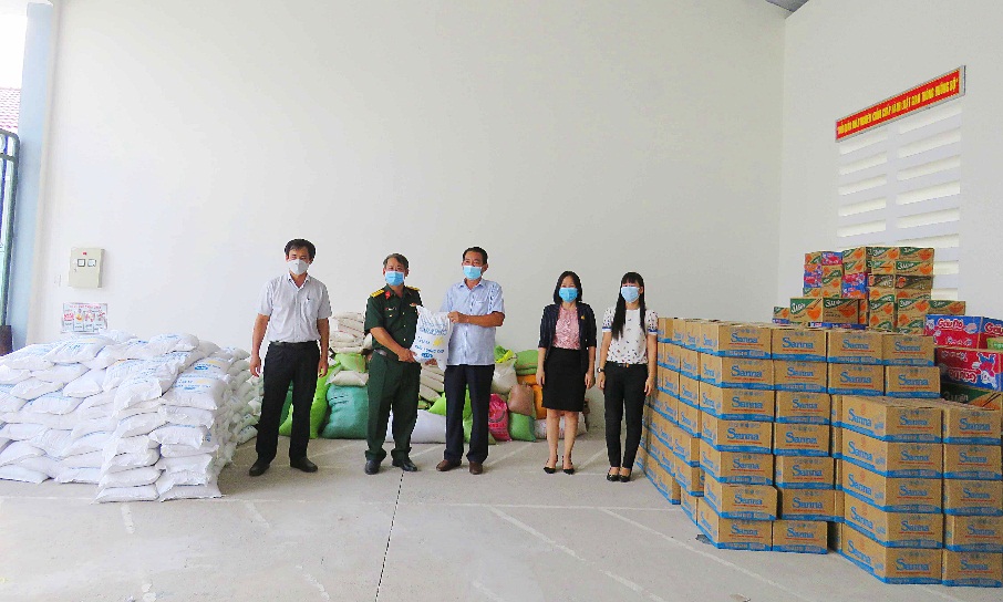 Yến s&agrave;o Kh&aacute;nh H&ograve;a hỗ trợ gần 2 tỉ đồng chung tay ph&ograve;ng, chống dịch Covid-19 - Ảnh 2.