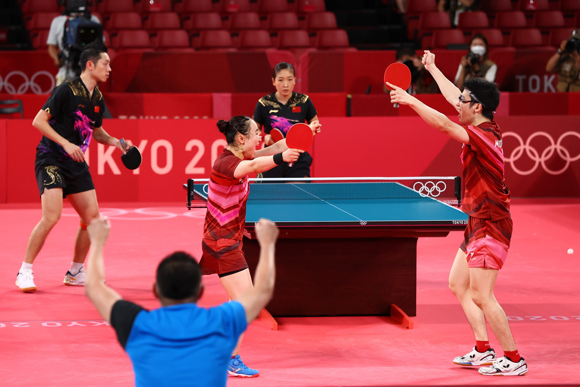 Địa chấn b&oacute;ng b&agrave;n Olympic Tokyo! - Ảnh 6.