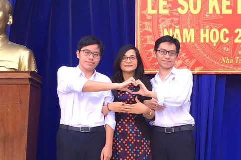 Chuyện thú vị 2 anh em sinh đôi, 1 thủ khoa, 1 á khoa khối C toàn quốc