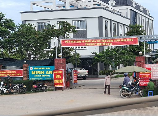 Vào bệnh viện chăm con ốm, mẹ dương tính SARS-CoV-2