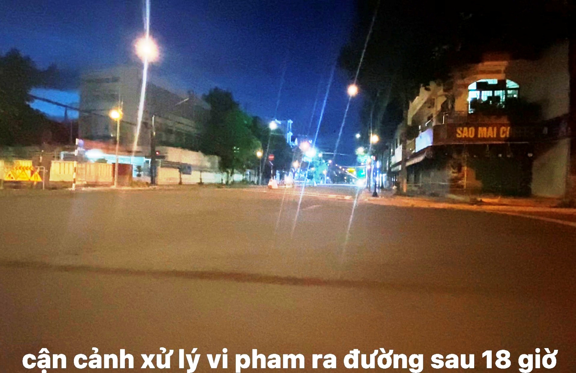 CLIP: Cận cảnh xử phạt người d&acirc;n vi phạm ra đường sau 18 giờ ở Tiền Giang - Ảnh 6.