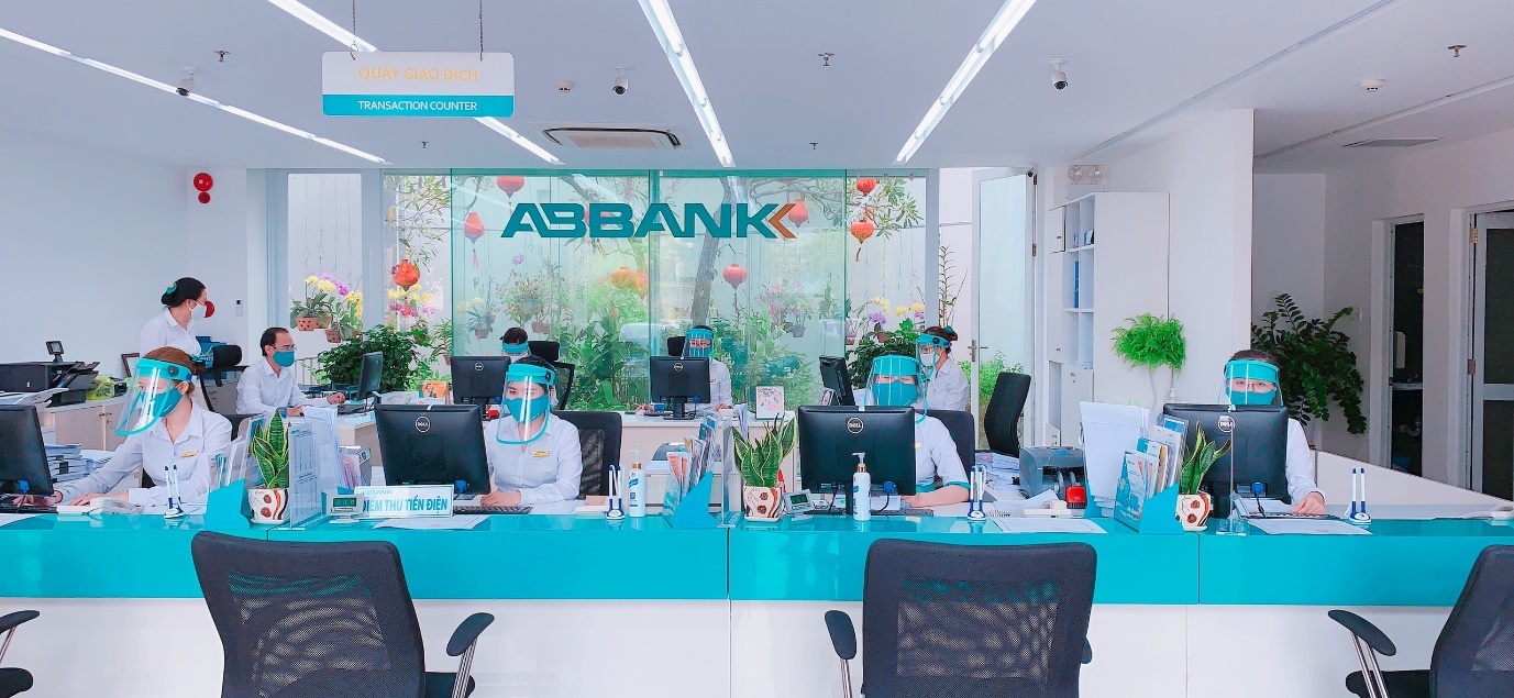 Geleximco và ABBANK tặng 500 máy thở hỗ trợ điều trị bệnh nhân Covid-19 cho TP HCM - Ảnh 1.
