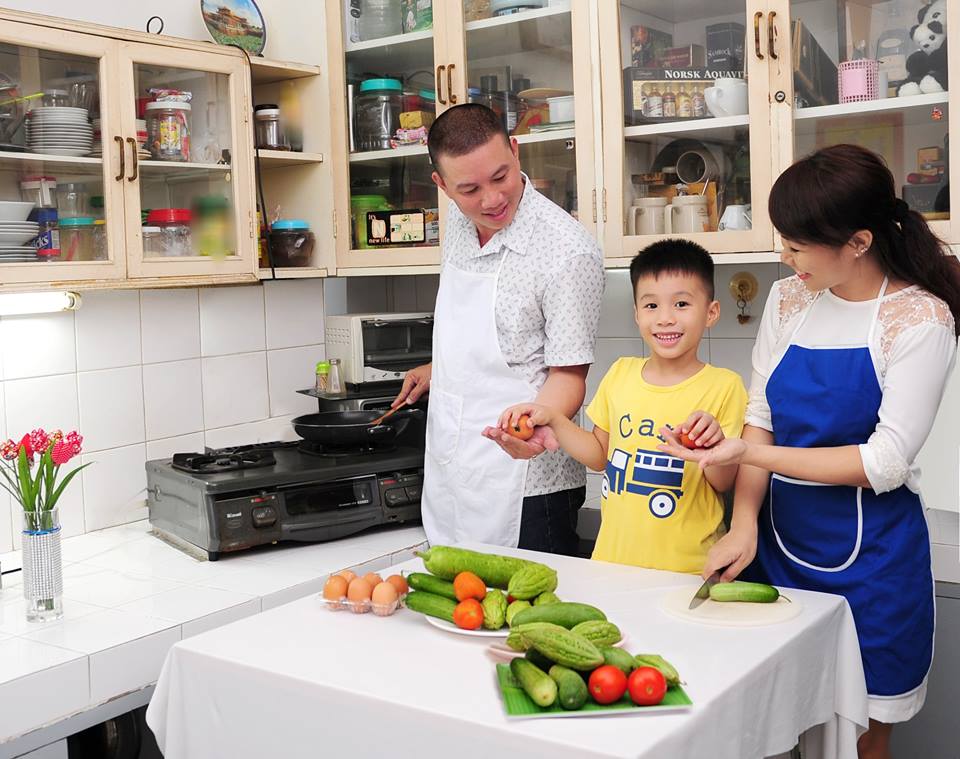 Anh đã làm gì lén lút sau lưng em?