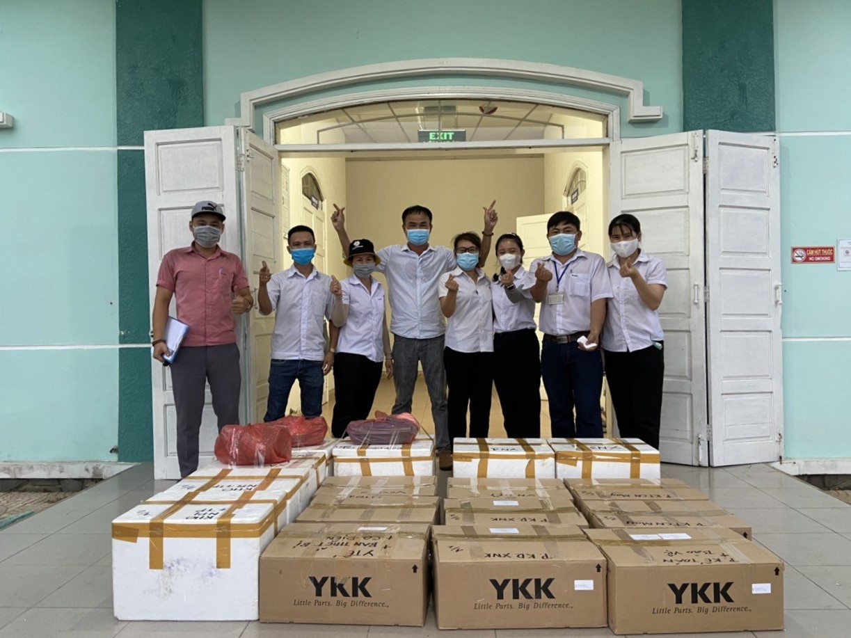 Cảm động những món quà quê của công nhân gửi công ty “3 tại chỗ”