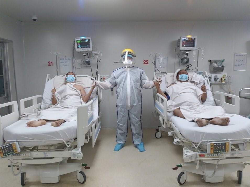 Bé trai chào đời ở phòng hồi sức Covid-19, 2 ca bệnh "nổi tiếng" xuất viện