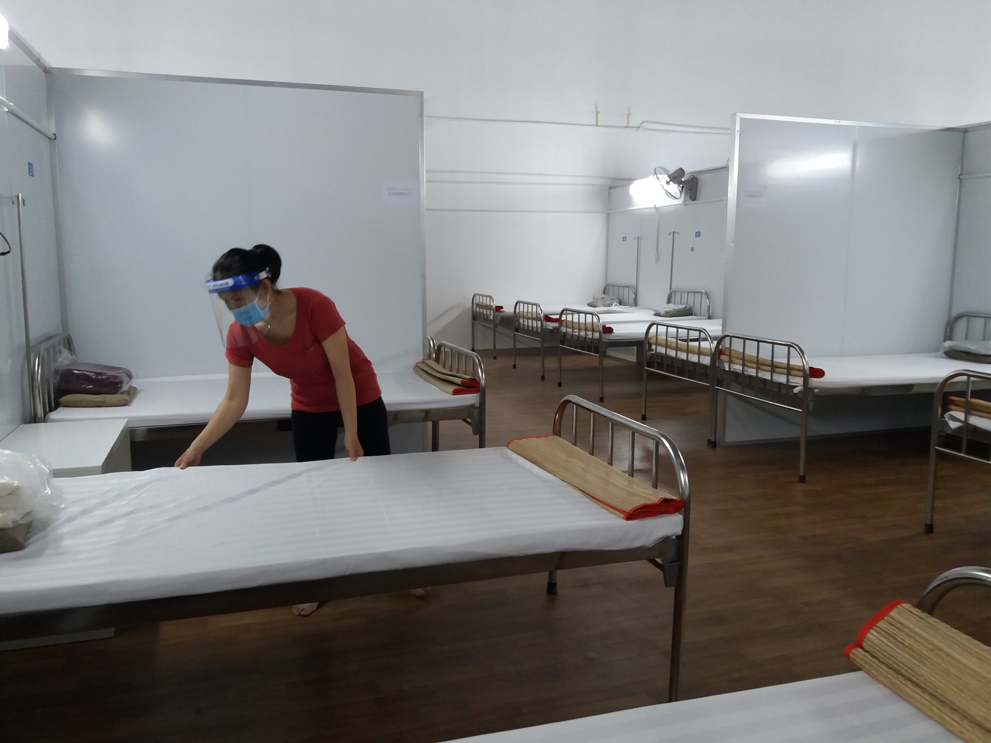 TP HCM: Xem xét tiêm vắc-xin cho người trong khu phong tỏa, nhân viên giao hàng