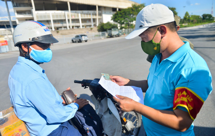 Hà Nội: Muốn ra đường phải có ít nhất 4 loại giấy tờ