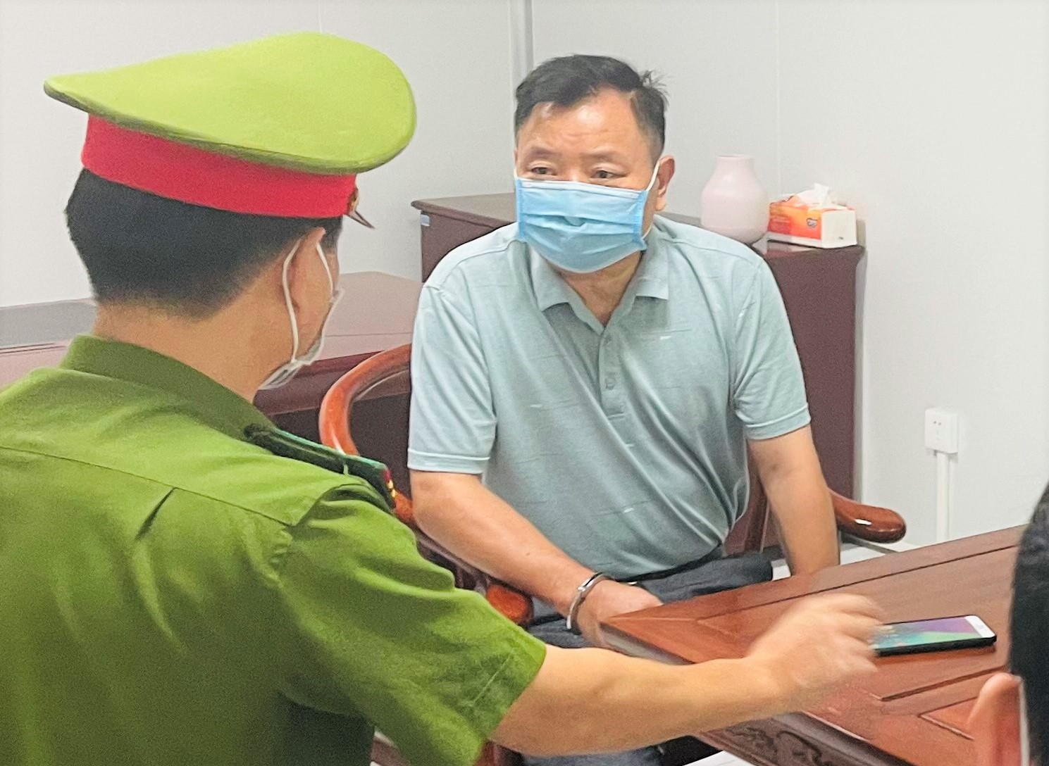 Bắt 2 chuy&ecirc;n gia người Trung Quốc về h&agrave;nh vi bu&ocirc;n lậu - Ảnh 2.