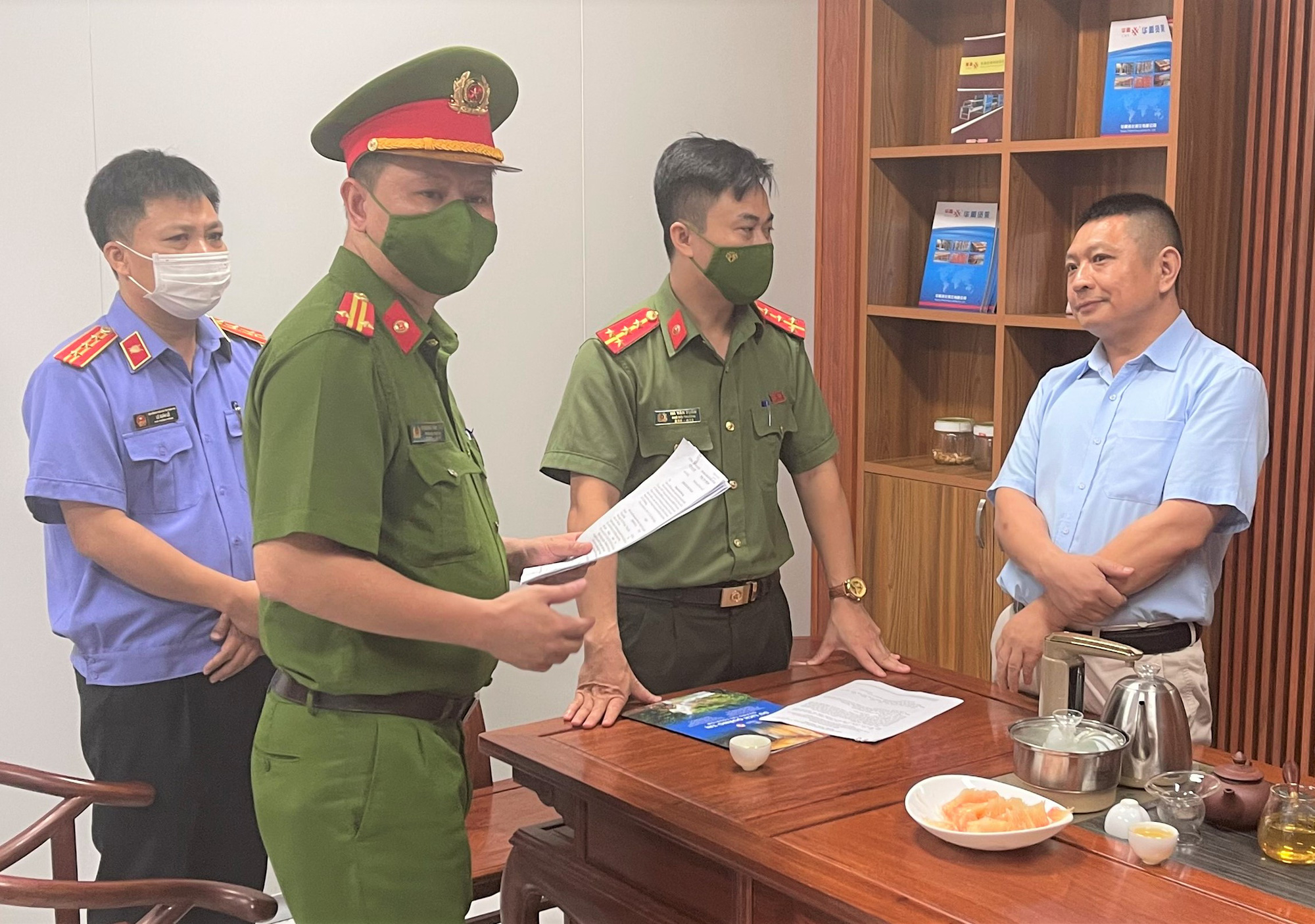 Bắt 2 chuyên gia người Trung Quốc về hành vi buôn lậu
