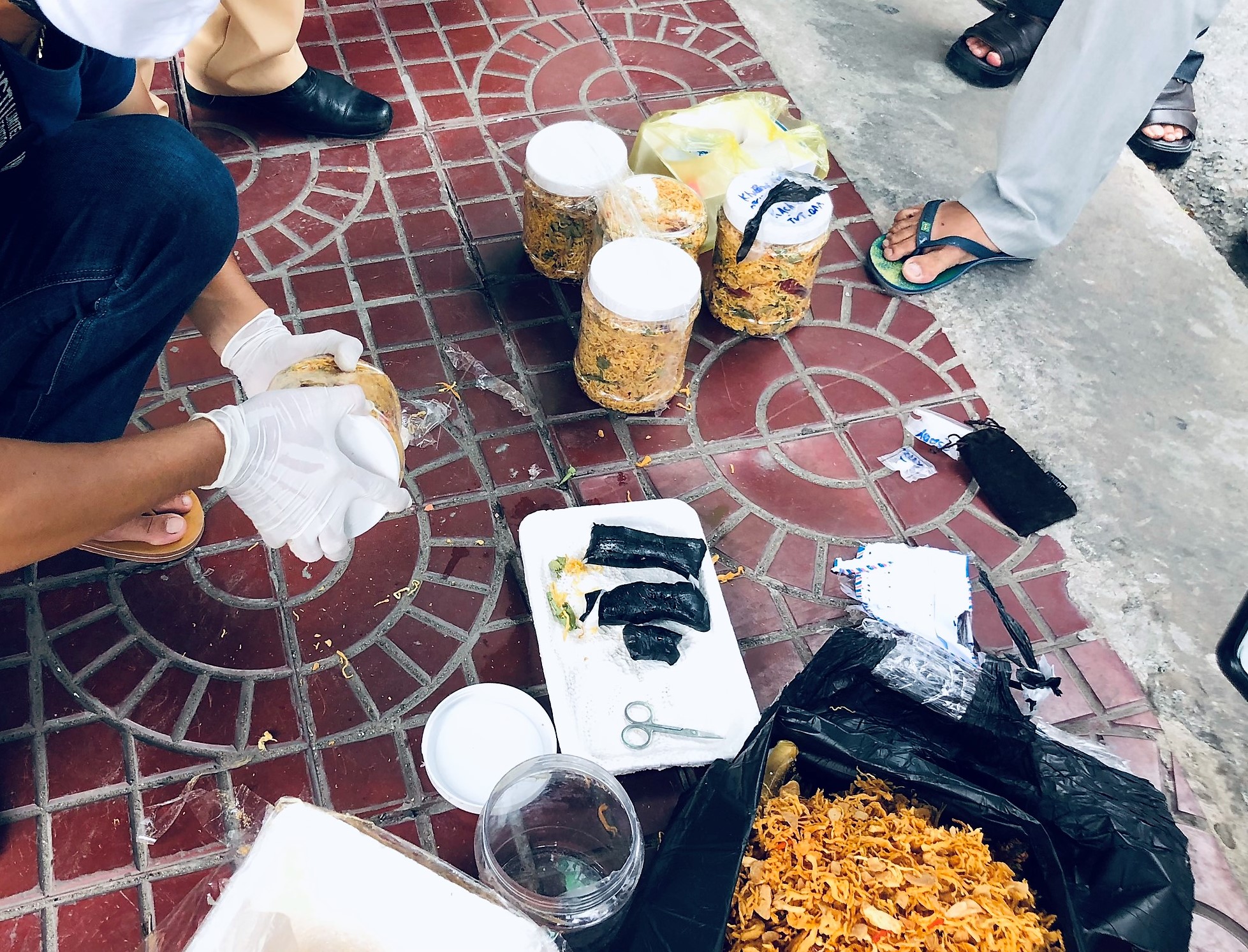 Trinh sát lật tẩy thanh niên chở thùng xốp chứa 6 keo khô gà