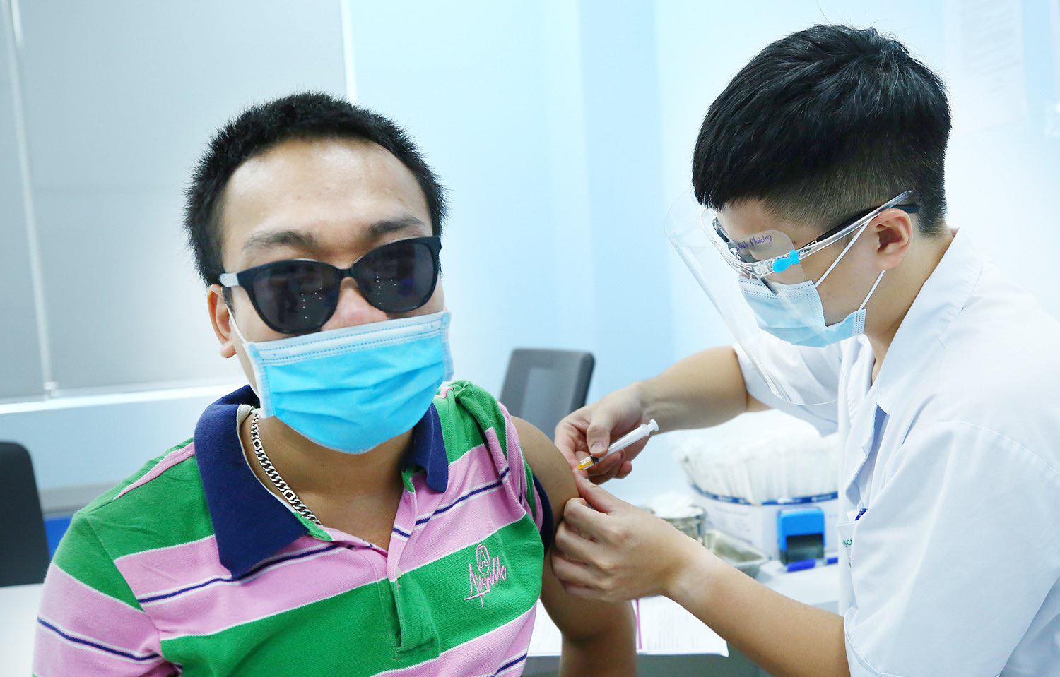 Tiêm vắc-xin Covid-19 cho hàng trăm người lao động khuyết tật