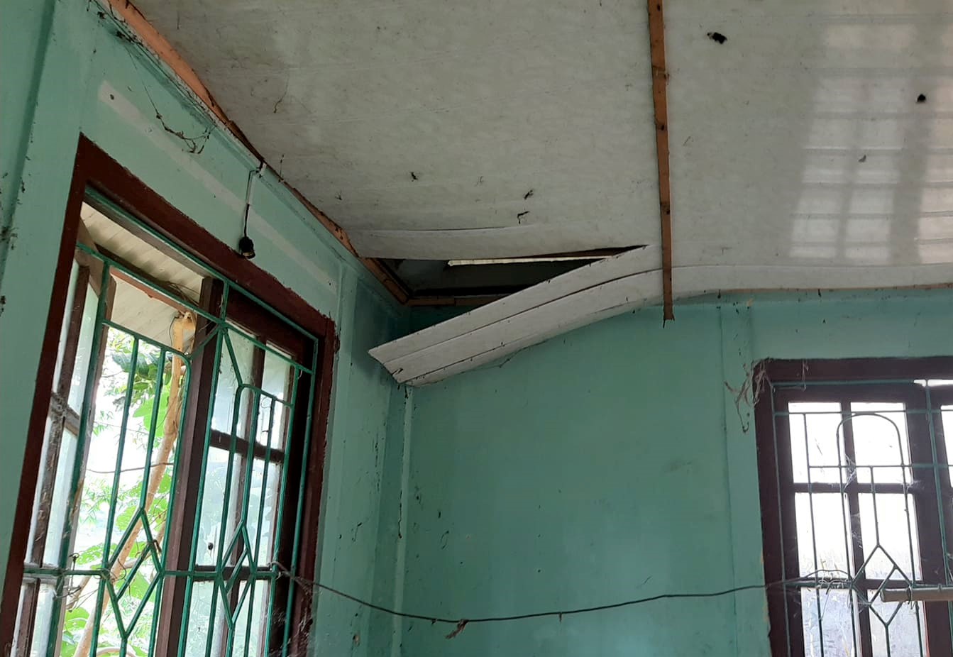 Làng học sinh ở huyện biên giới Thanh Hóa xuống cấp nghiêm trọng - Ảnh 10.