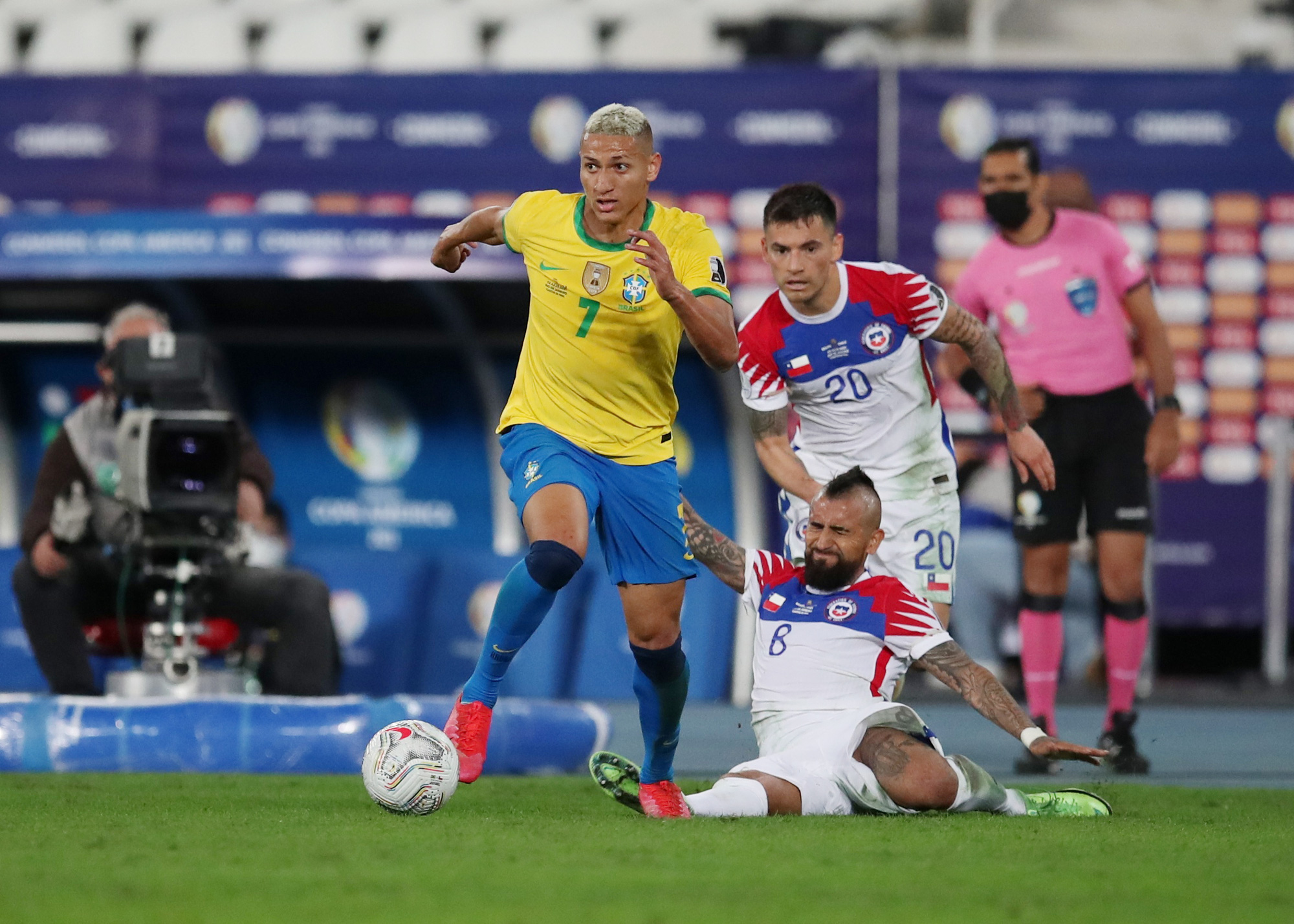 Brazil nhọc nhằn v&agrave;o b&aacute;n kết Copa America 2021 - Ảnh 5.