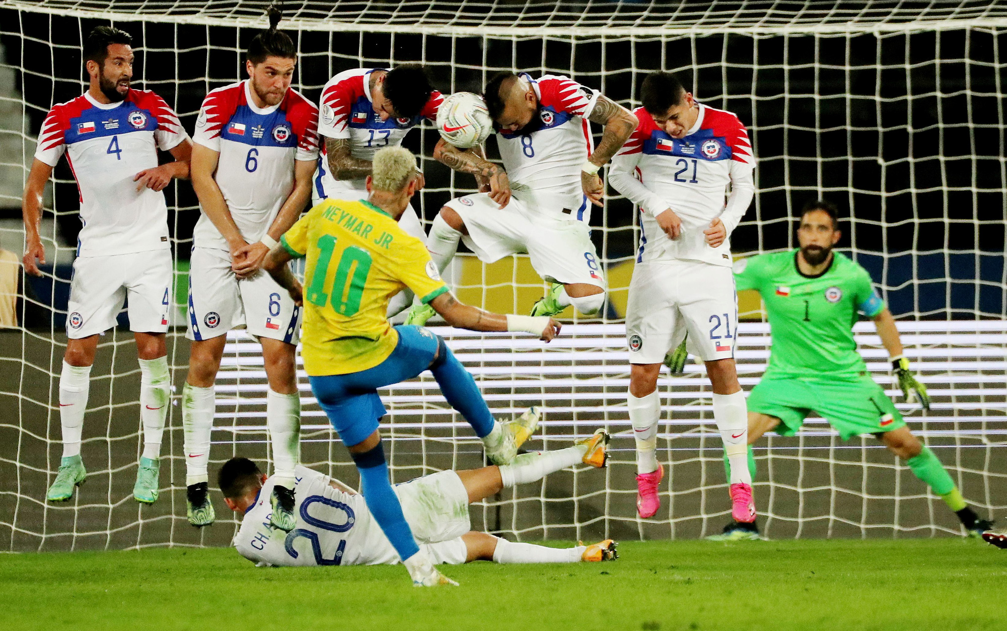 Brazil nhọc nhằn v&agrave;o b&aacute;n kết Copa America 2021 - Ảnh 1.