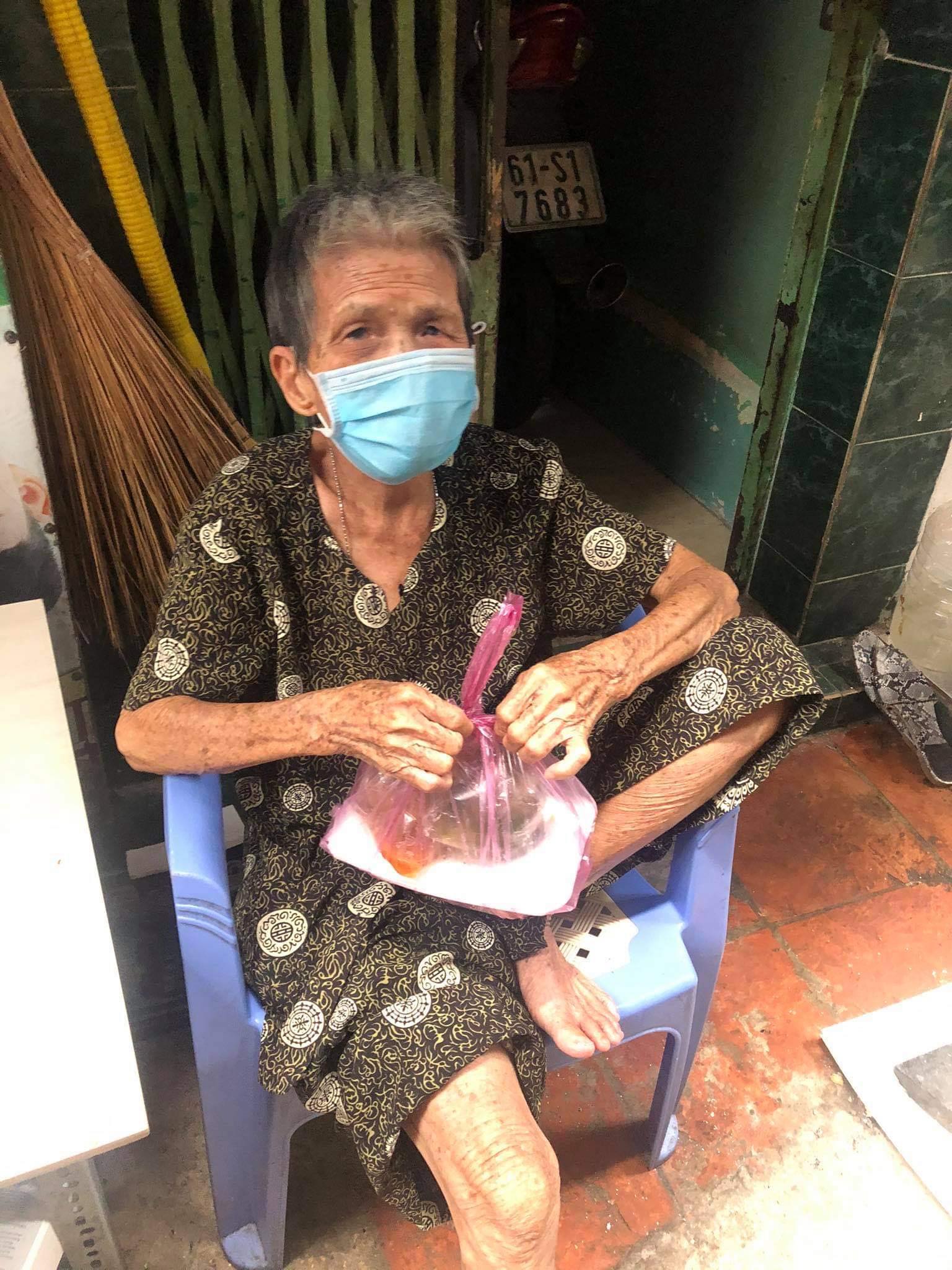 Ấm l&ograve;ng nơi phong toả l&acirc;u nhất ở TP HCM - Ảnh 2.