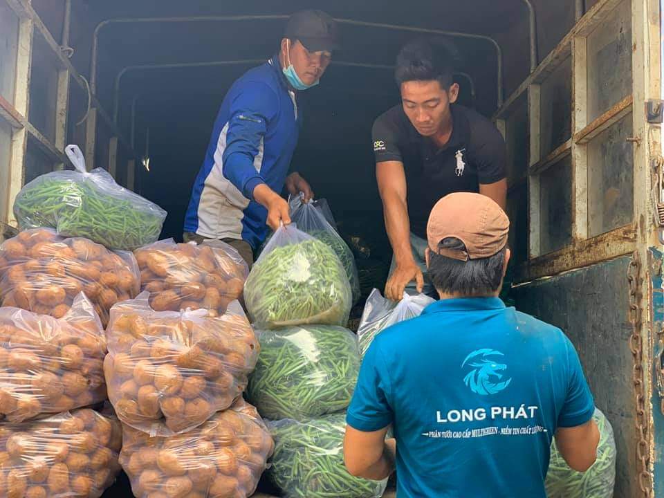 Những tấm l&ograve;ng v&agrave;ng trong thời dịch Covid-19 - Ảnh 1.