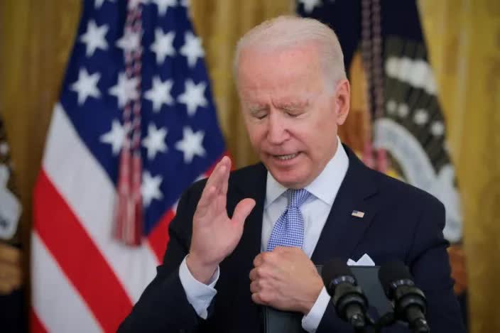 Tổng thống Biden mạnh tay với nh&oacute;m ngại vắc-xin Covid-19 - Ảnh 1.
