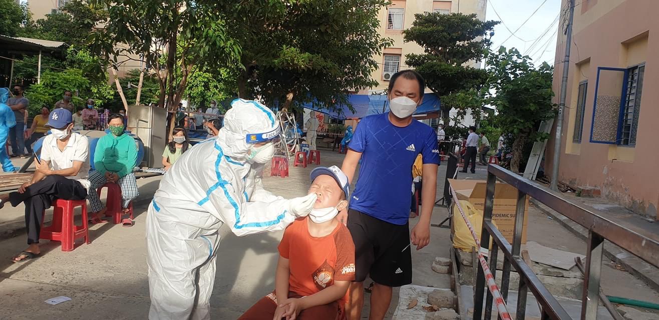 Đ&agrave; Nẵng: Một phường c&oacute; 7 chung cư bị phong tỏa - Ảnh 1.