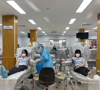 Hơn 300 đoàn viên hiến máu tình nguyện