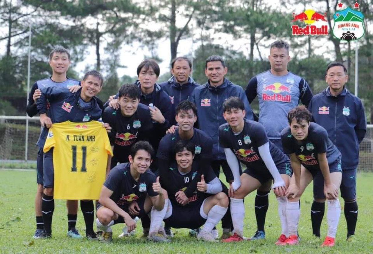 8 CLB không thể ngăn V-League hoãn dài hạn