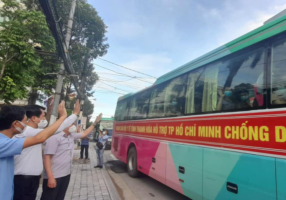 Thanh H&oacute;a tạm dừng đ&oacute;n c&ocirc;ng d&acirc;n từ v&ugrave;ng c&oacute; dịch Covid-19 về qu&ecirc; - Ảnh 2.