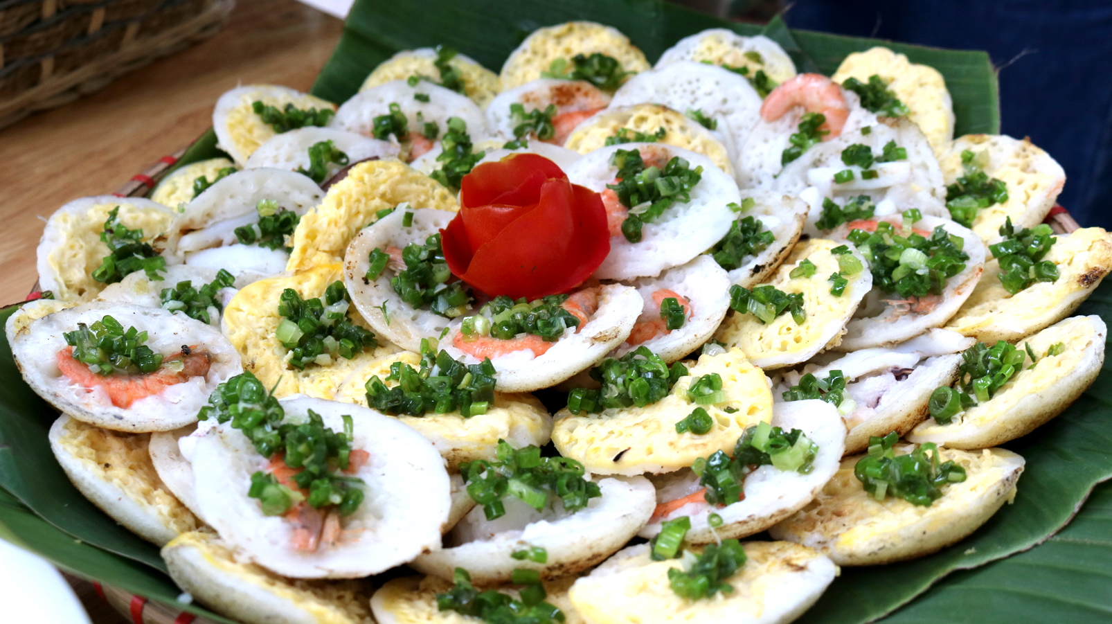 Ngày mưa, nhớ món bánh căn của mẹ