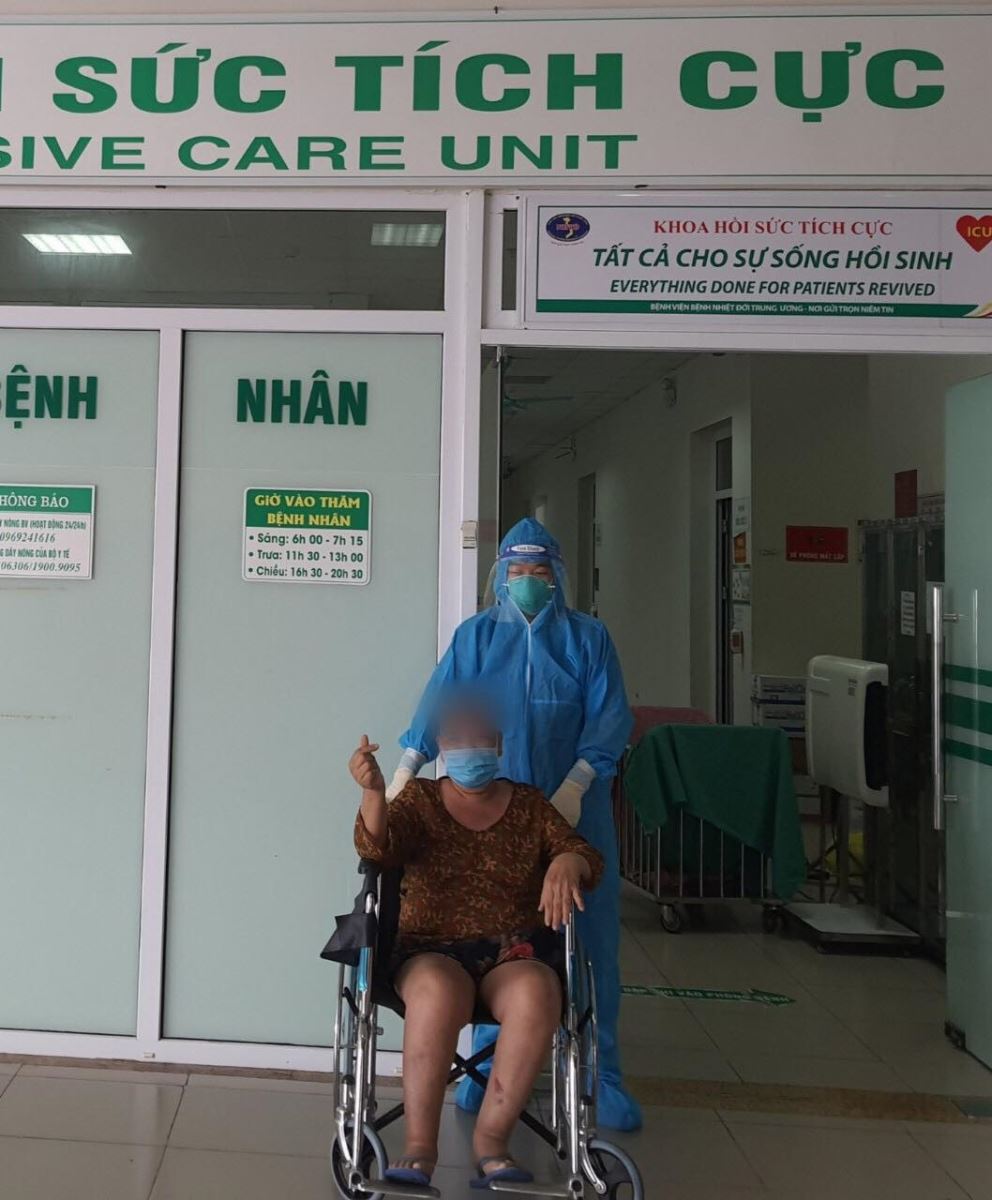 Bệnh nhân Covid-19 nguy kịch được chữa khỏi sau gần 1 tháng điều trị - Ảnh 1.