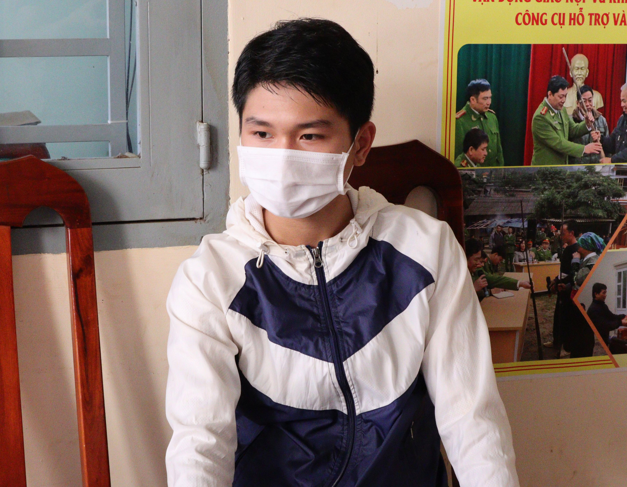 Bình Phước: Bốn thanh, thiếu niên livestream khi đang nhậu bị mời lên công an làm việc