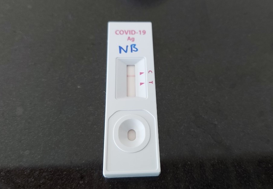 TP HCM: Nhà thuốc có chức năng kinh doanh trang thiết bị y tế mới được bán test nhanh Covid-19 - Ảnh 1.