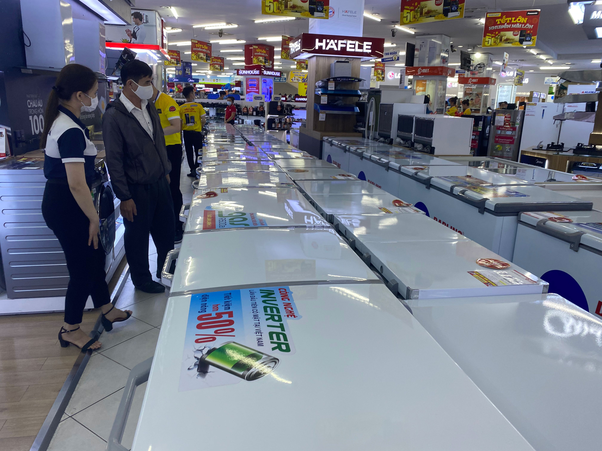 Tủ đông, tủ lạnh đắt khách nhưng... khó bán