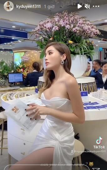 Hoa hậu Kỳ Duy&ecirc;n lại bị ch&ecirc; v&igrave; ăn mặc ph&oacute;ng kho&aacute;ng - Ảnh 1.