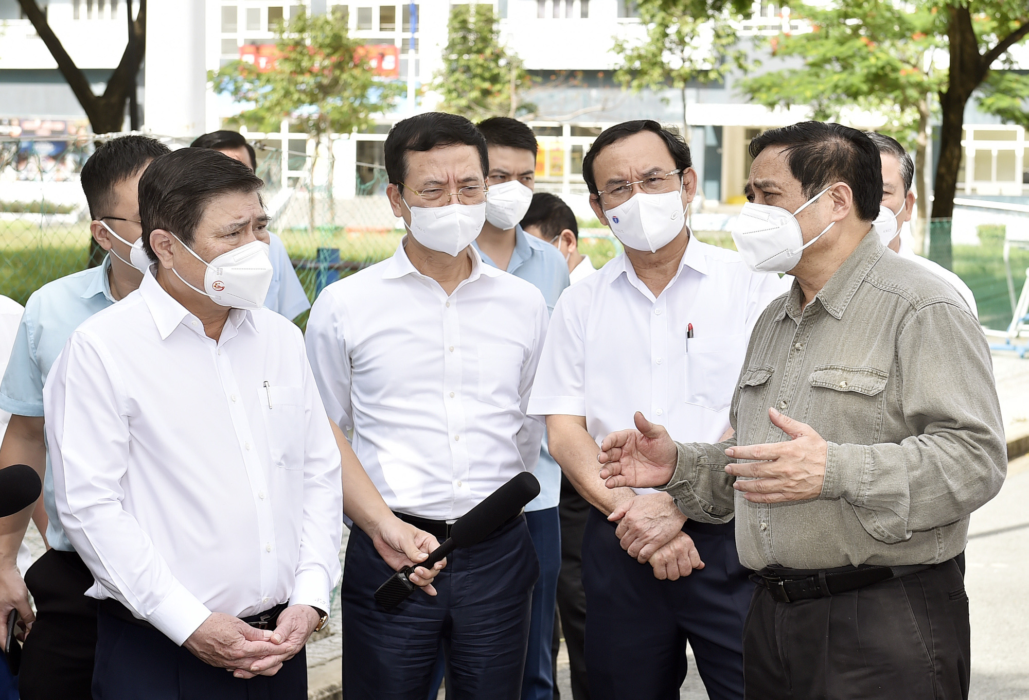 Hiến kế chống dịch Covid-19: “Mục tiêu kép” phải chấp nhận 3 điều - Ảnh 1.