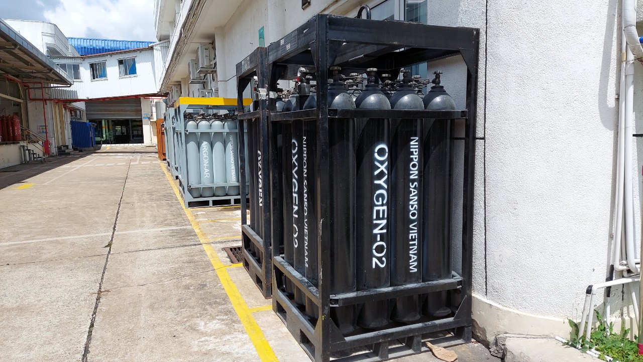Cận cảnh nh&agrave; m&aacute;y sản xuất &ocirc;xy cung cấp cho điều trị bệnh - Ảnh 7.