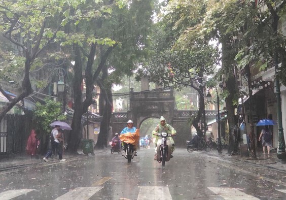 Bắc Bộ mưa dông từ đêm nay 4-7 - Ảnh 1.