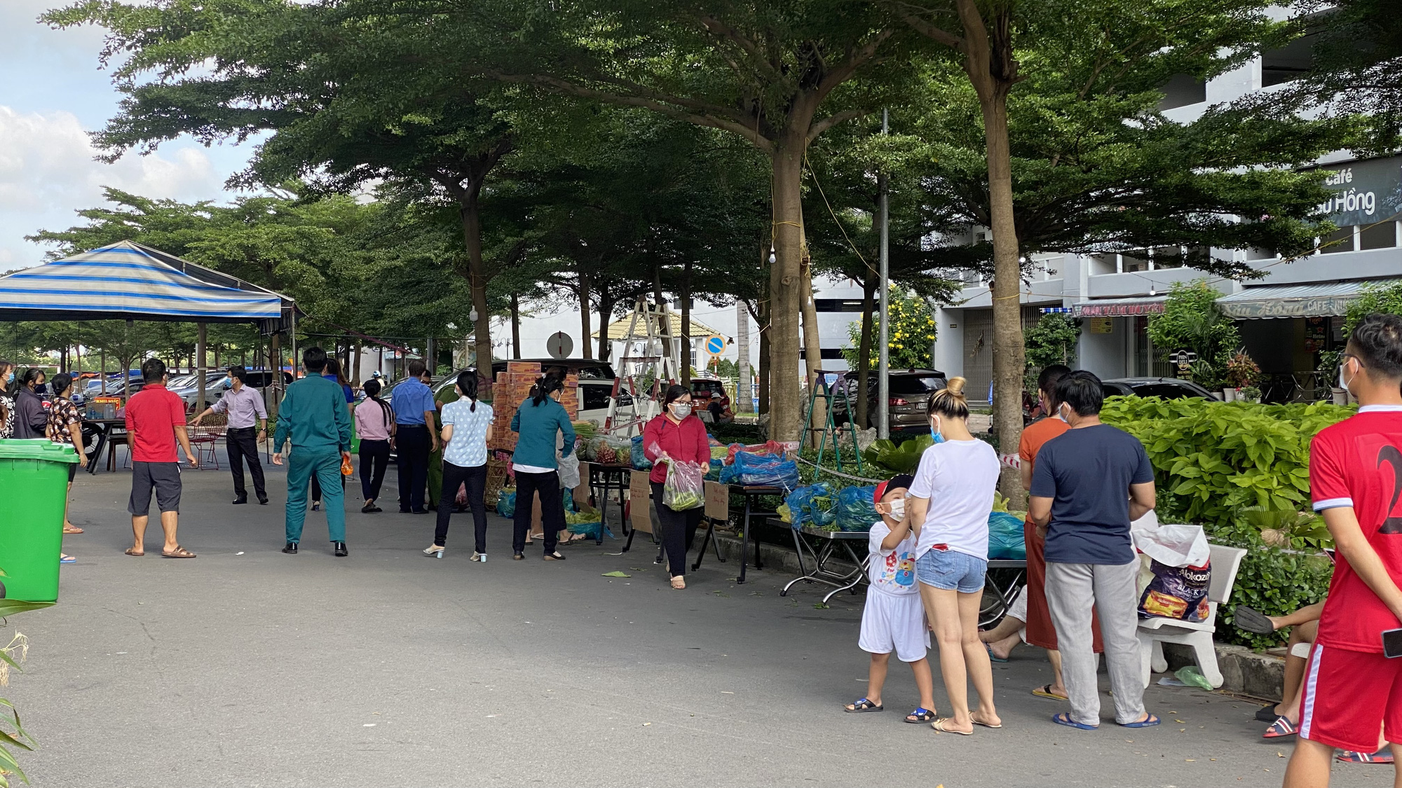 Phong tỏa 1 block chung cư HQC Plaza ở Bình Chánh do có ca mắc Covid-19