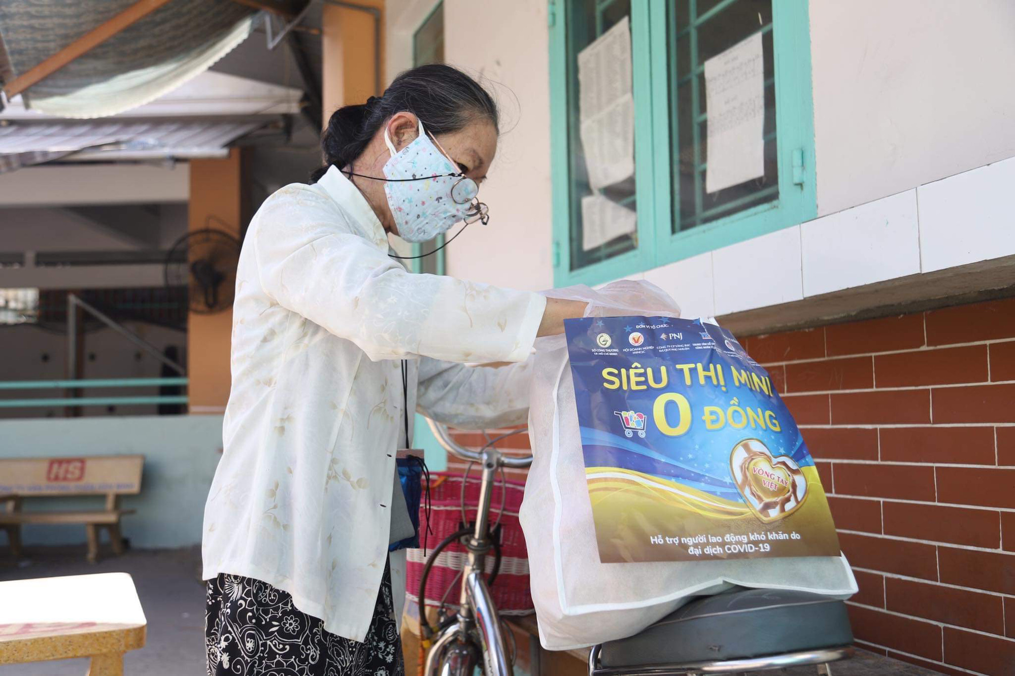 Th&ecirc;m nhiều Si&ecirc;u thị mini 0 đồng hỗ trợ người lao động kh&oacute; khăn do đại dịch Covid-19 - Ảnh 3.