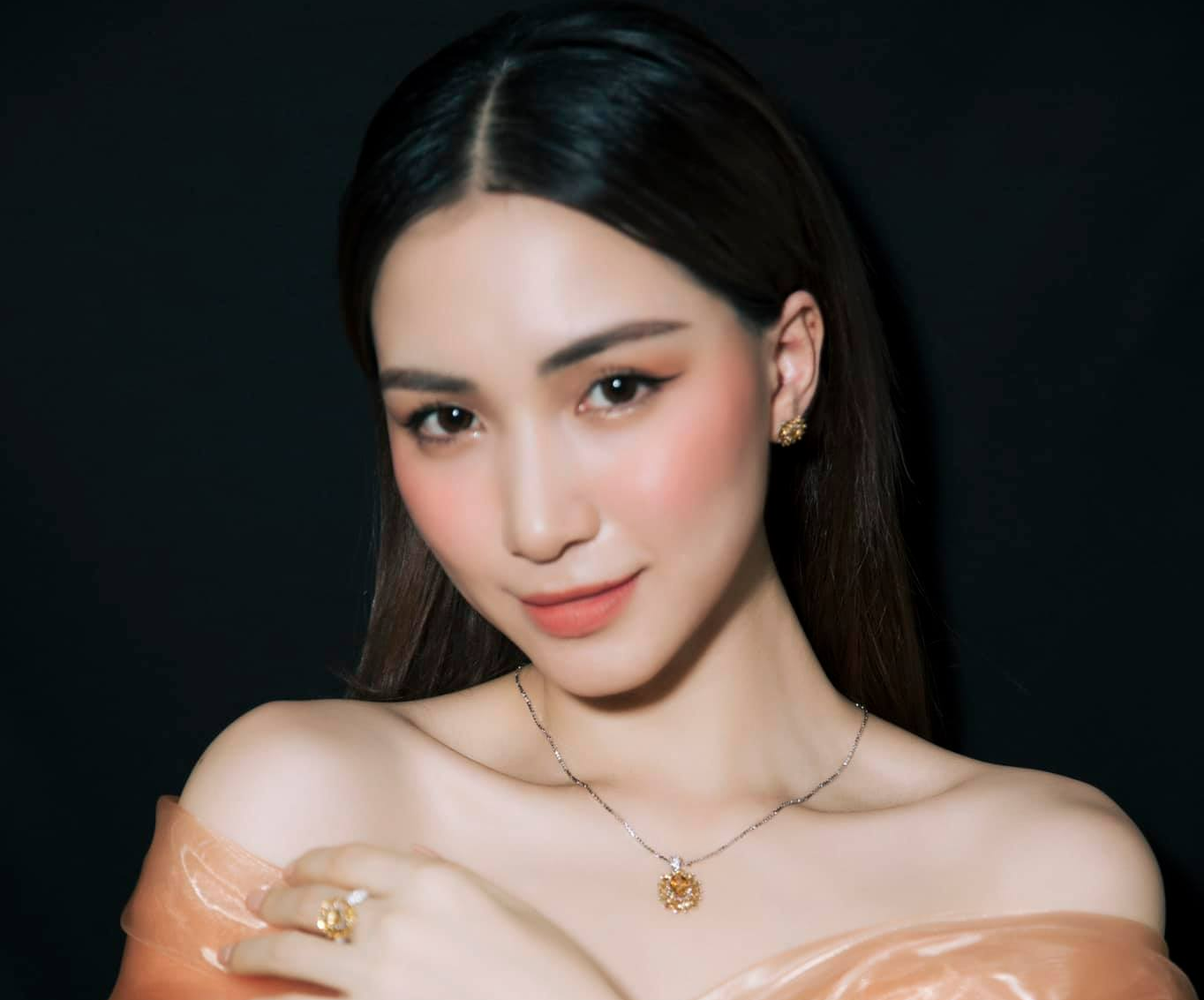 Hòa Minzy và nhiều nghệ sĩ ủng hộ quỹ vắc-xin, phòng chống dịch Covid-19