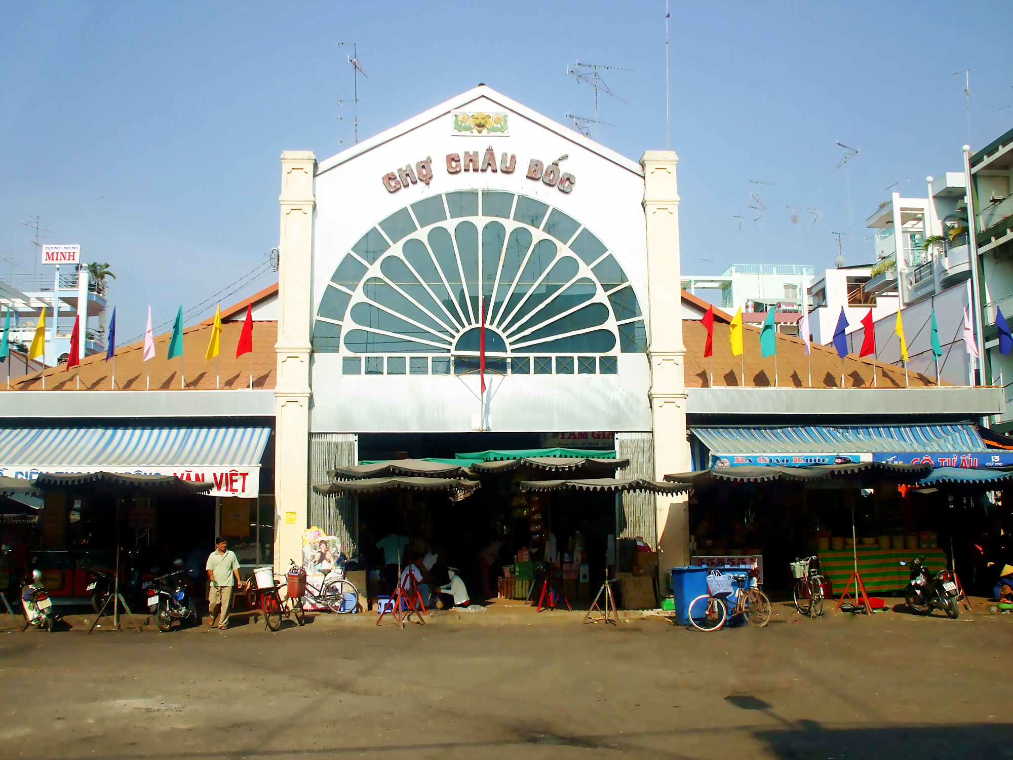 ĐBSCL: Giãn cách toàn TP Châu Đốc, nhiều nơi chỉ đạo khẩn về Covid-19