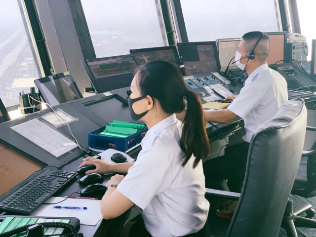 Nguy cơ thiếu kiểm soát viên không lưu do dịch Covid-19