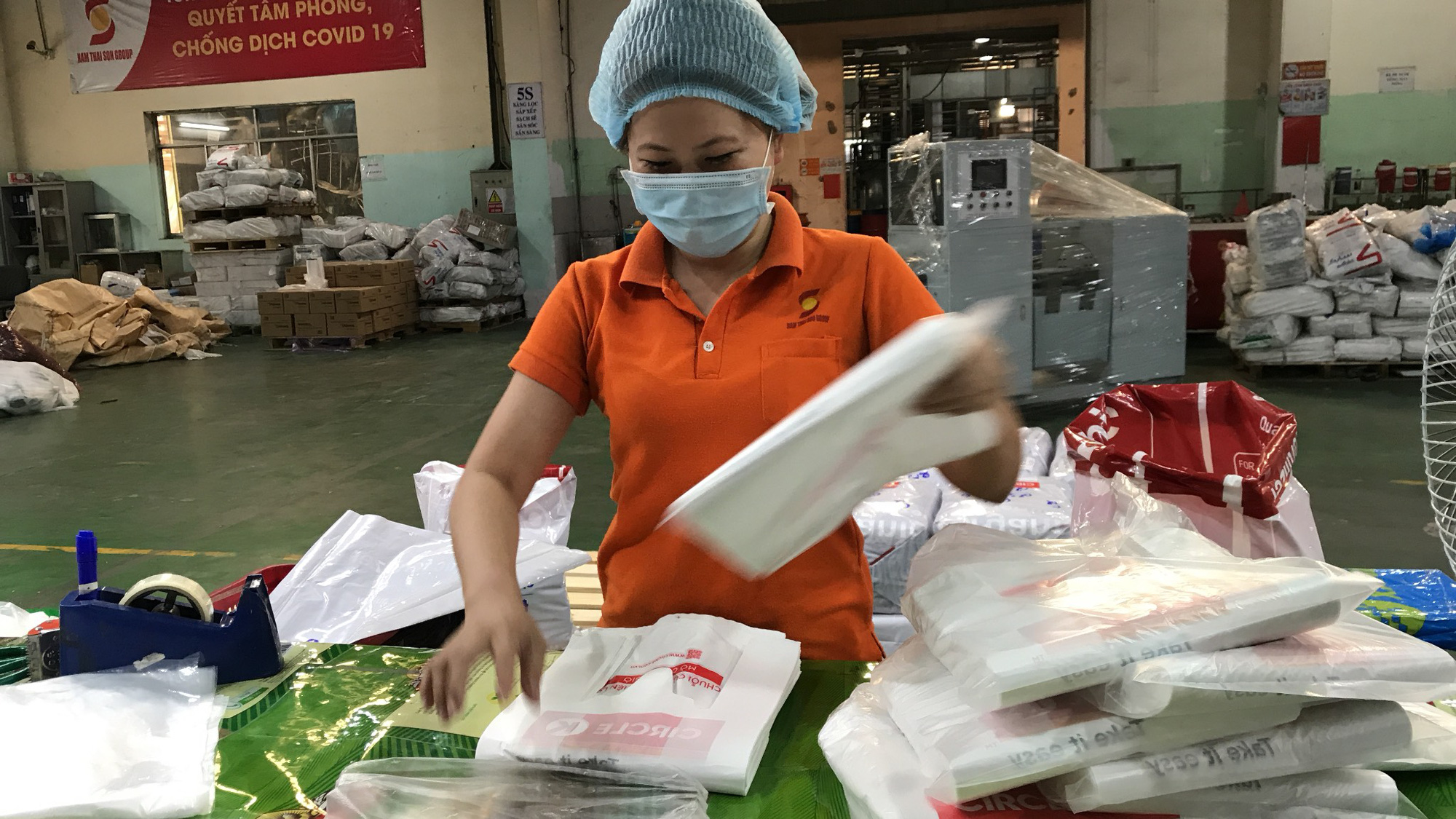 H&agrave;ng chục ng&agrave;n lao động gặp kh&oacute; v&igrave; giấy chứng nhận x&eacute;t nghiệm &acirc;m t&iacute;nh với SARS-CoV-2 - Ảnh 1.