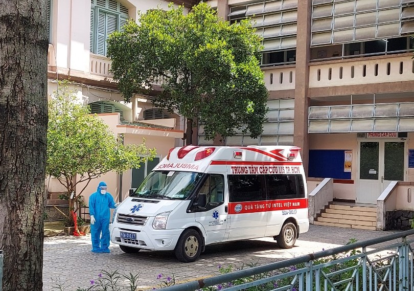 Người trong khu vực phong tỏa muốn đi kh&aacute;m bệnh phải l&agrave;m sao? - Ảnh 1.