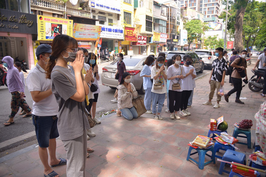 Lập r&agrave;o chắn, kh&ocirc;ng để th&iacute; sinh khấn v&aacute;i biển giao th&ocirc;ng - Ảnh 3.